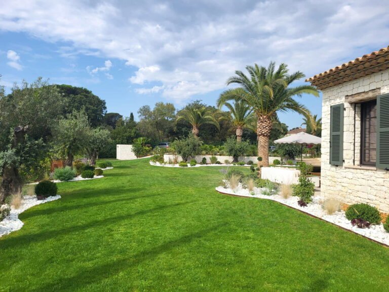 Entretien de jardins et services paysagers par DécoJardins dans le Var